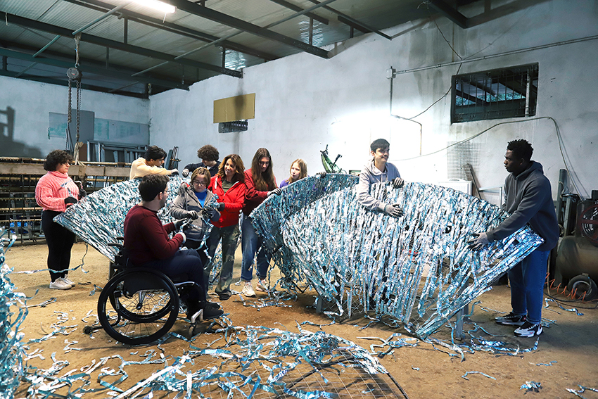 02-The team builds the giant eye Colloculi.jpg